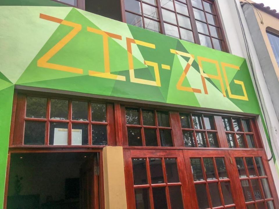 Zig Zag Hostal *